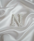 Initiale en perle